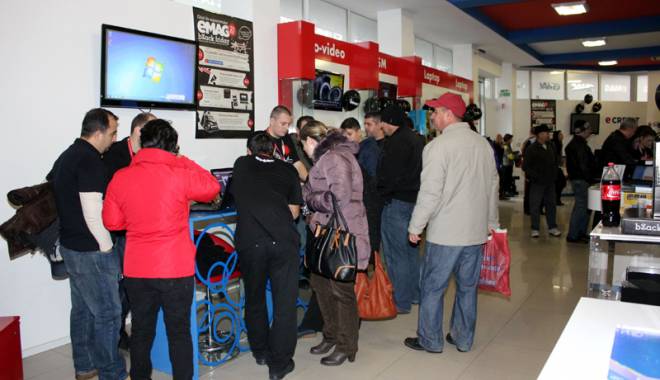 Plouă cu oferte de Black Friday. Ce ne sfătuiește Protecția Consumatorilor - fotofondblackfriday1-1447956981.jpg