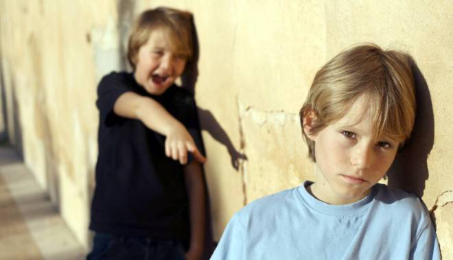 Lacrimi și suferință! Copii batjocoriți de colegii lor - fotofondbullying1-1453394915.jpg
