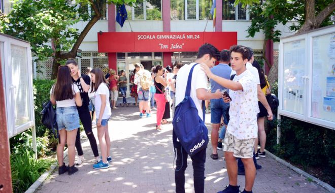 Primarul Constanței și-a pus iar elevii  în cap! 