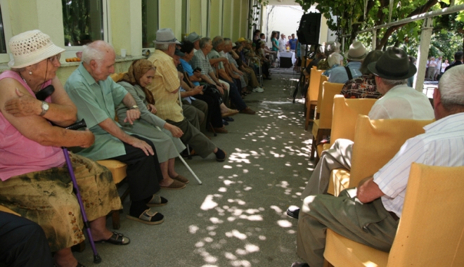 Bătrânețe pe lista de așteptare! Sute de vârstnici constănțeni așteaptă să se elibereze un loc la azil - fotofondcaminbatrani2-1467821461.jpg