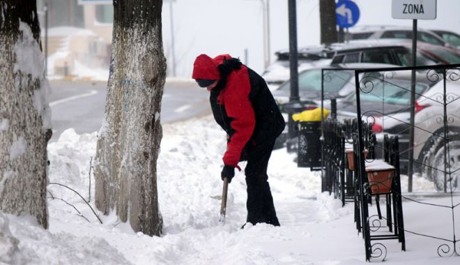 Amenzi pentru constănțenii care aruncă zăpada pe stradă - fotofondciclon-1519829086.jpg