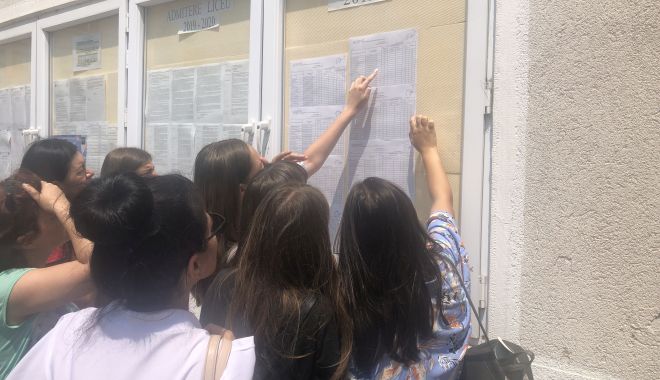 Concurență mare la liceele bune! Sute de elevi, departajați la sutime pentru admiterea 2019 - fotofondconcurentamare-1562193673.jpg