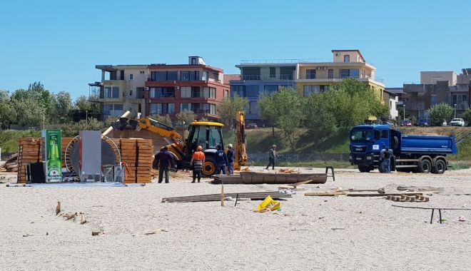 Jandarmii și procurorii au luat cu asalt construcțiile ilegale de pe plaja din Faleză Nord - fotofondconstructiiledepeplaja1-1590166990.jpg