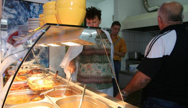 Nereguli grave în restaurantele și terasele de pe litoral.  Ce au găsit medicii veterinari - fotofondcontroale-1439222201.jpg