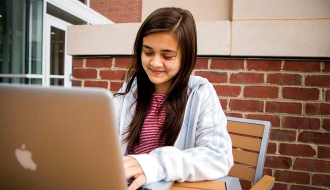 Cursuri online și de la toamnă? Tablete pentru elevi și cursuri pentru profesori - fotofondcursurionline-1588511741.jpg