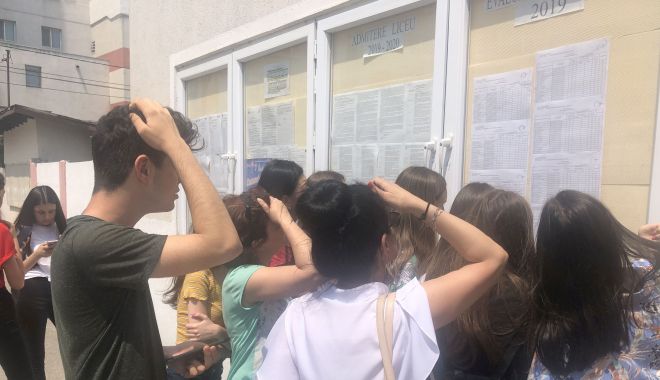 Lacrimi și suspine la Evaluarea Națională. 1.500 de candidați nu au reușit să ia media 5! - fotofondevaluareanationala-1561500485.jpg