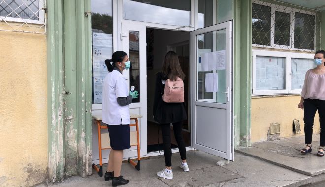 Examen cu emoții, la Constanța. Un elev, depistat cu temperatură și trimis acasă - fotofondexamencuemotii-1592232022.jpg