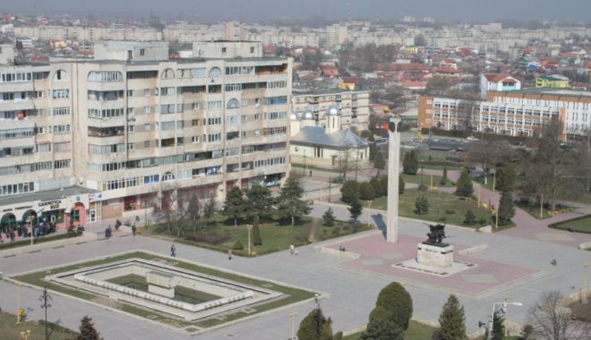 Parcul de la Casa de Cultură, modernizat cu camere video și internet gratuit - fotofondgradinapublica8-1547047838.jpg
