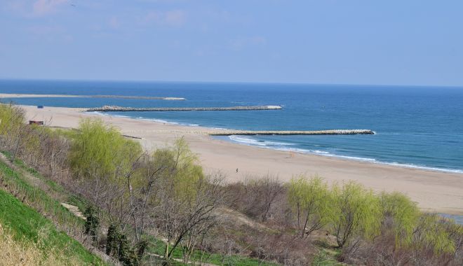 Afaceri imobiliare. Încă o faleză din Constanța, înghițită de construcții - fotofondincaofaleza1-1578610072.jpg