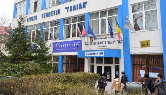 Părinții nu mai plătesc paza la Liceul 