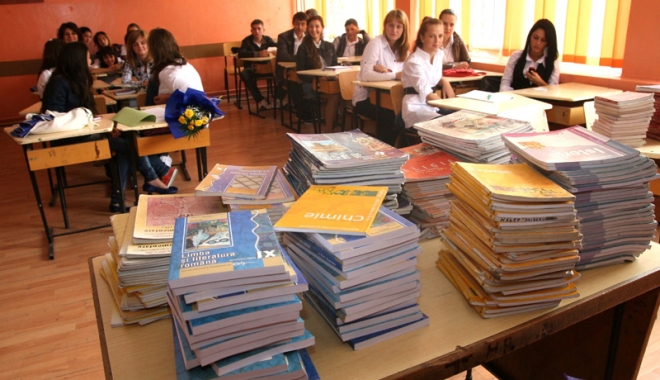 Pro sau contra. Fără manuale tipărite la clasele primare? - fotofondmanuale-1510501120.jpg