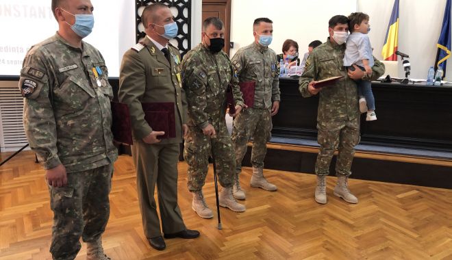 Maestrul Virgil Andriescu şi şase militari eroi, Cetăţeni de Onoare ai judeţului Constanţa - fotofondmomenteemotionante3-1600970357.jpg