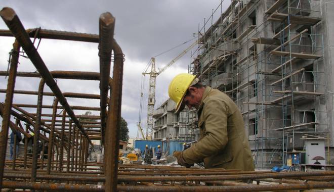 Riscă să facă închisoare, pentru că au angajat la negru! - fotofondmuncitorilanegru-1449409196.jpg