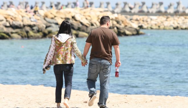Panică la Costinești. 30 de tineri suspecți și unul confirmat cu Covid-19, în vacanță, la mare - fotofondpanicacostinesti111-1596644962.jpg