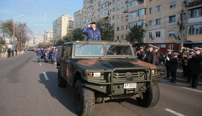 Paradă militară și torțe aprinse, de 1 Decembrie, la Constanța - fotofondparada-1575068071.jpg
