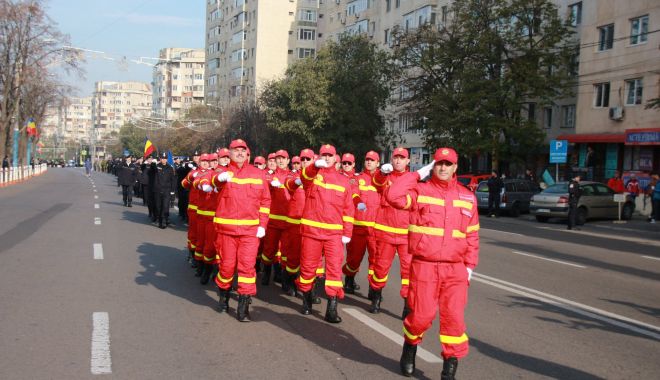 Paradă militară și torțe aprinse, de 1 Decembrie, la Constanța - fotofondparada2-1575068179.jpg