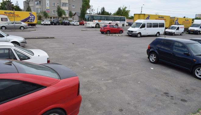 Blocuri și supermarketuri, în loc de parcări, în Constanța. 