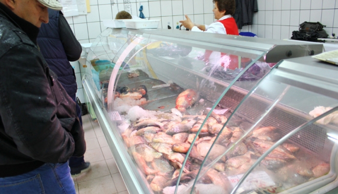 Atenție de unde cumpărați pește! Comercianții ne vând numai stricăciuni - fotofondpeste-1492529677.jpg