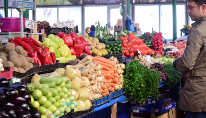Cum ne păcălesc tarabagiii cu fructe și legume 