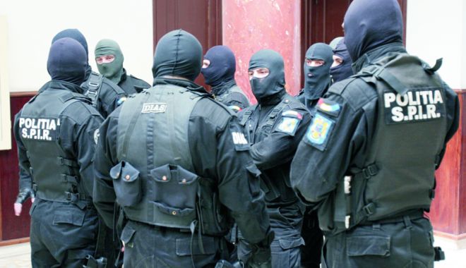 Polițiștii, pe urma drogurilor din Vama Veche. 17 persoane cercetate - fotofondpolitistiipeurma-1534174673.jpg