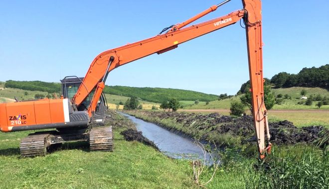 Pregătiri pentru ploile de primăvară. Inspectorii ABADL verifică zonele inundabile din județ - fotofondpregatiripentruploi-1587485436.jpg