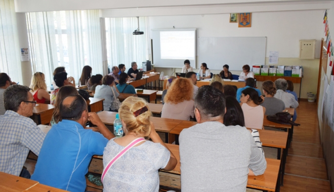 Profesorii pensionari, greu de înlocuit la catedră - fotofondprofesoripensionari-1507548694.jpg