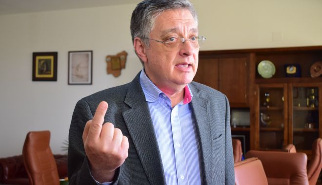 Rector pe viață sau ales doar de două ori? 