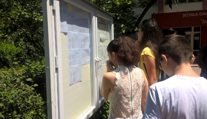Cum ajung elevii în clasa a VIII-a fără să știe să scrie? Școli întregi cu zero promovabilitate la Evaluarea Națională - fotofondrezultateldezastruoase-1498580374.jpg