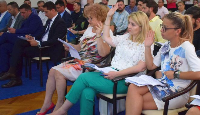 Ședință de Consiliu Local, la Constanța. Primarul Decebal Făgădău cere suplimentarea bugetului local - fotofondsedinta2-1595777879.jpg