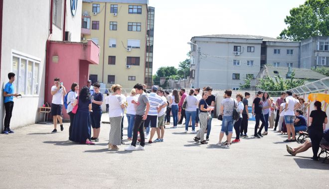 Se împart banii Constanței. Elevii cer asigurarea pazei școlilor și burse mai mari - fotofondseimpartbanii1-1555518851.jpg