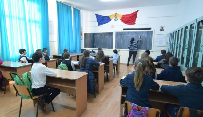 Ce mai pun la cale elevii.  Se solicită creșterea costului standard pentru cheltuielile materiale - fotofondsemnaldealarma1-1542815974.jpg