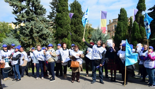 Tichete sociale, de Crăciun, pentru toate cadrele didactice din Constanța, membre de sindicat - fotofondtichetesocialeprofesori-1513180990.jpg