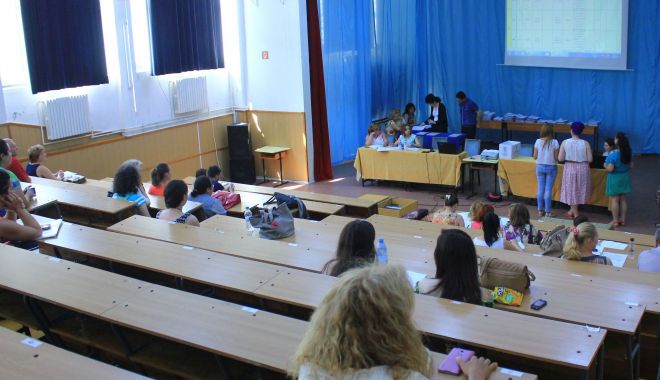 Vai de educația copiilor noștri! Profesori de nota 3, la catedră - fotofondtitularizare-1563914385.jpg