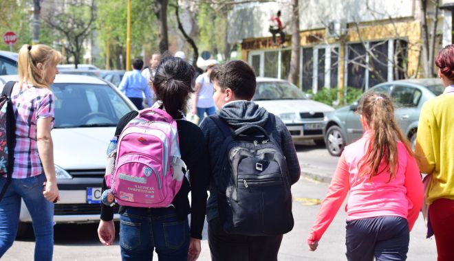 Transport gratuit pentru elevi. În ce condiții vor putea circula fără bilet - fotofondtransportelevi-1590768183.jpg