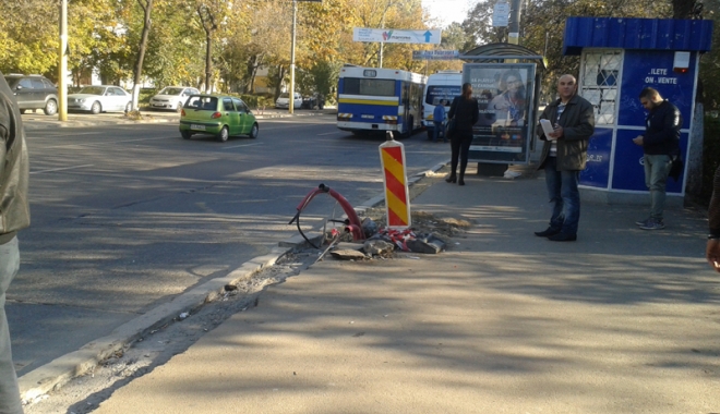 Primăria Constanța. Se refac trotuarele de pe bulevardul Tomis - fotofondtrotuargara1446746461-1474982218.jpg