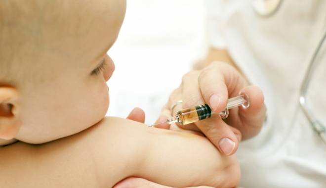 Tot mai mulți părinți refuză vaccinarea copiilor. Ce riscă micuții - fotofondvaccinuri2-1437754459.jpg