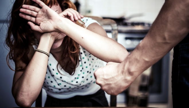 Femeie de 51 de ani, agresată de concubinul cu 11 ani mai tânăr! Poliția Constanța a emis ordin de protecție - fotofondviolentadomestica1147299-1560509976.jpg