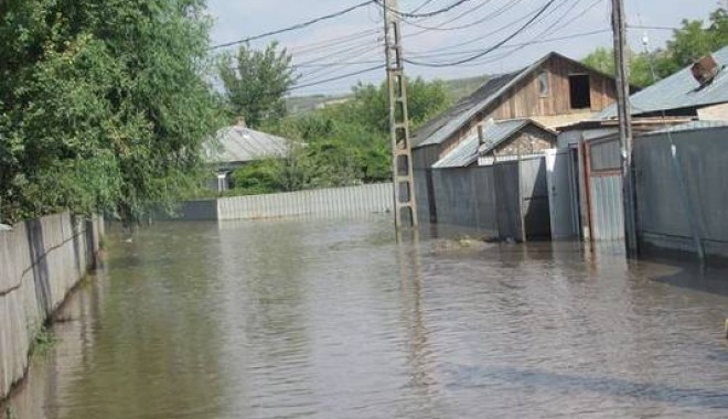 Conservatorii din Constanța strâng ajutoare pentru sinistrați - fotoinudcdd0067db-1379317207.jpg