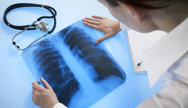 Elevii de la Colegiul de Marină, față-n față cu medicul - fotolia38605195l-1427120115.jpg