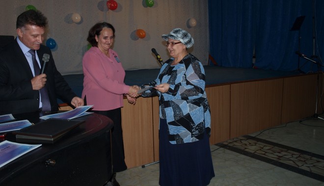 Voluntarii din Medgidia, premiați de ziua lor - fotomedgidiavoluntaripremiati-1323169155.jpg