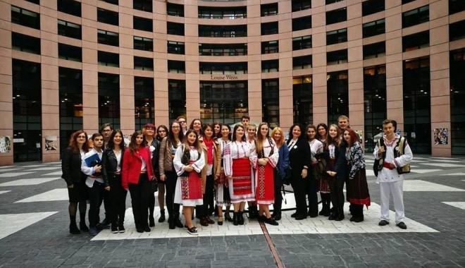 Delegația Colegiului Pedagogic, în vizită la Parlamentul European - fotopedagogic-1491127043.jpg