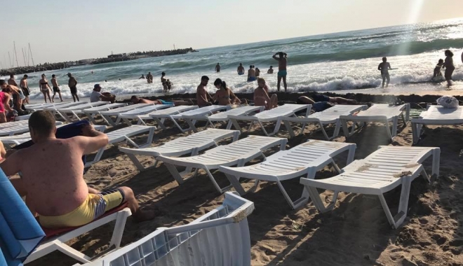 IMAGINI SCANDALOASE! Turiști goniți de pe plajă de proprietarii de șezlonguri! - fotoplaja2-1503054123.jpg
