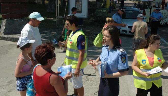 Siguranța turiștilor de pe litoral, prioritară pentru polițiștii constănțeni - fotopol-1310285868.jpg