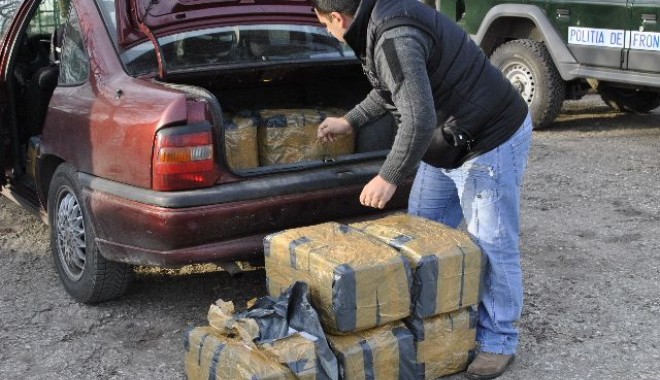 Țigări de contrabandă descoperite într-o parcare din Mangalia și la bordul unei nave - fototigari-1326795098.jpg
