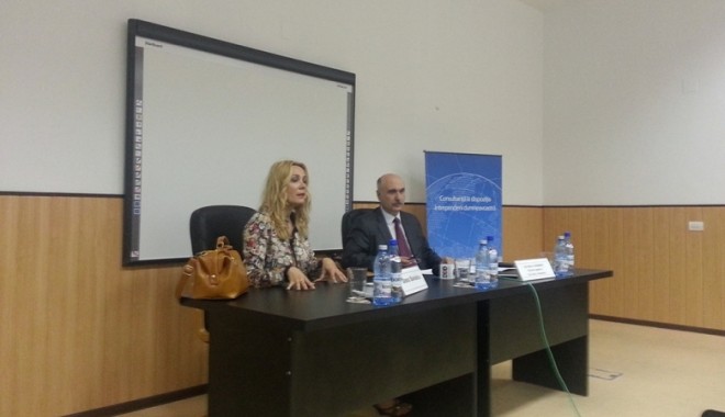 Se reiau prezentările de modă din cadrul Tinimtex! Dana Săvuică se ocupă de eveniment - fototinimtex-1368526219.jpg