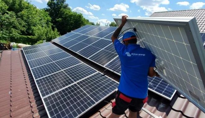 Guvernul s-a răzgândit. Nu mai taie banii pentru Casa Verde Fotovoltaice