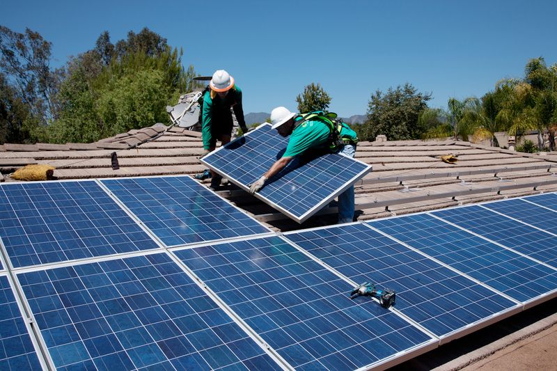 Două programe de interes pentru români ar putea fi suspendate anul acesta - fotovoltaice-1770196584.webp