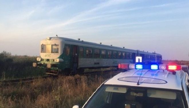 MAȘINĂ LOVITĂ DE TREN! TOATE CELE PATRU PERSOANE DIN AUTOMOBIL AU MURIT - foyto-1539067486.jpg