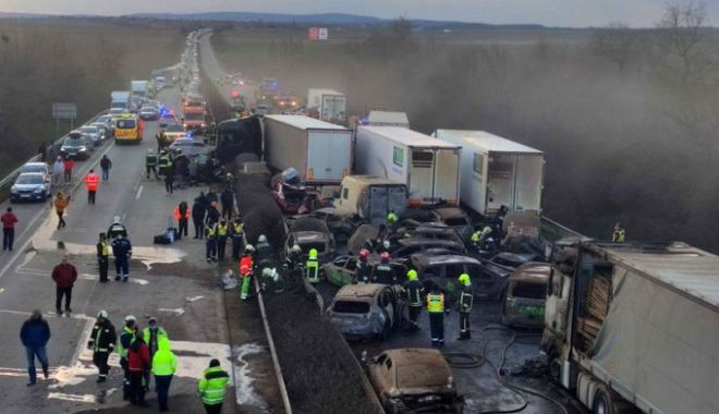 Accident uriaș pe autostrada M1 din Ungaria: zeci de ambulanțe și elicoptere la fața locului! Aproape 40 de mașini implicate - fq9kus3xgaelt7r-1678558346.jpeg