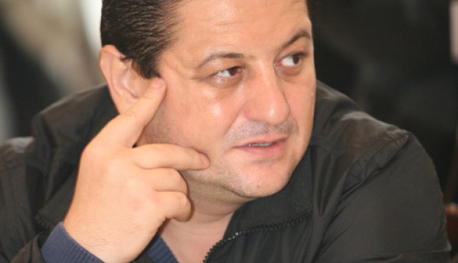 Lansare de carte la Universitatea Maritimă - fraier1312317945-1330504005.jpg